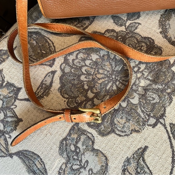 Dooney & Burke All-Weather Leather Vintage Essex Purse - Picture 14 of 16